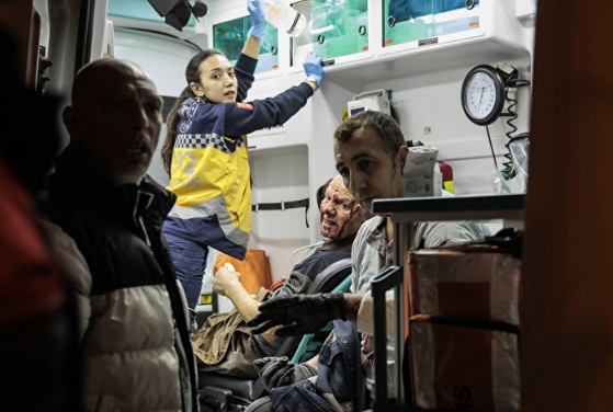 Fatih'te korkutan patlama! Çıkan yangında beş kişi yaralandı!